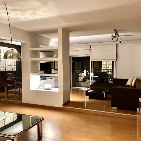 아파트 Luxurious Top Floor In The Heart Of *