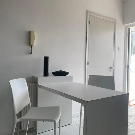 דירה Luxurious Top Floor In The Heart Of